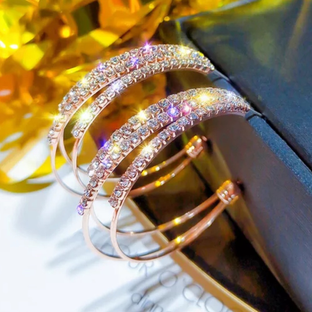 🔥Gorgeous 18K Gold Diamond Hoop Earrings🔥 - Picture 6 of 7
